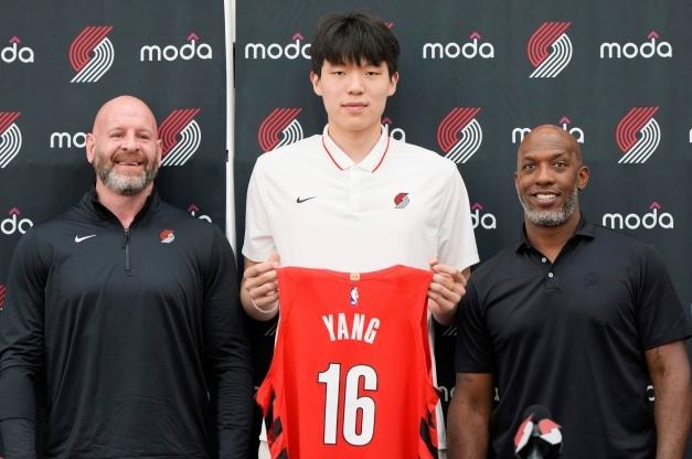包含杨瀚森要提高篮板能力否则他很难超越克林根成为首发的词条